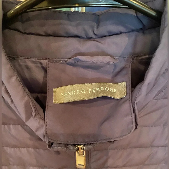 Stylish navy puffer vest - Picture 3 of 5